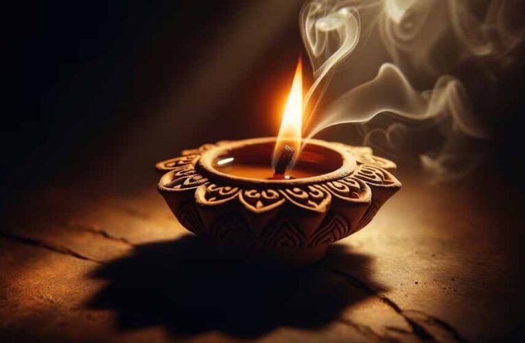 सुख-समृद्धि के लिए घर में इन स्थानों पर जलाएं दीपक, देखें चमत्कार!