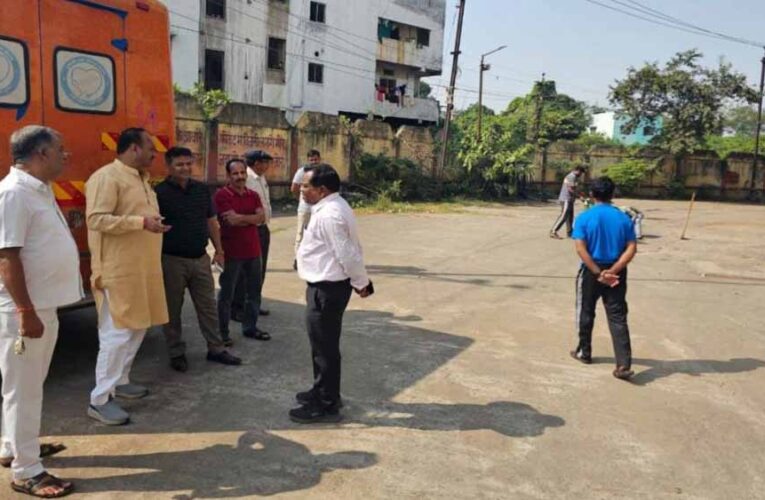 इंडोर स्टेडियम में गंदगी पर सभापति का सख्त रुख, ठेकेदार को ब्लैकलिस्ट करने की चेतावनी