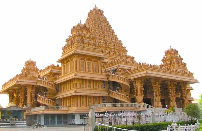 छतरपुर का मां कात्यायनी मंदिर दुनिया के सबसे बड़े मंदिरों में शामिल