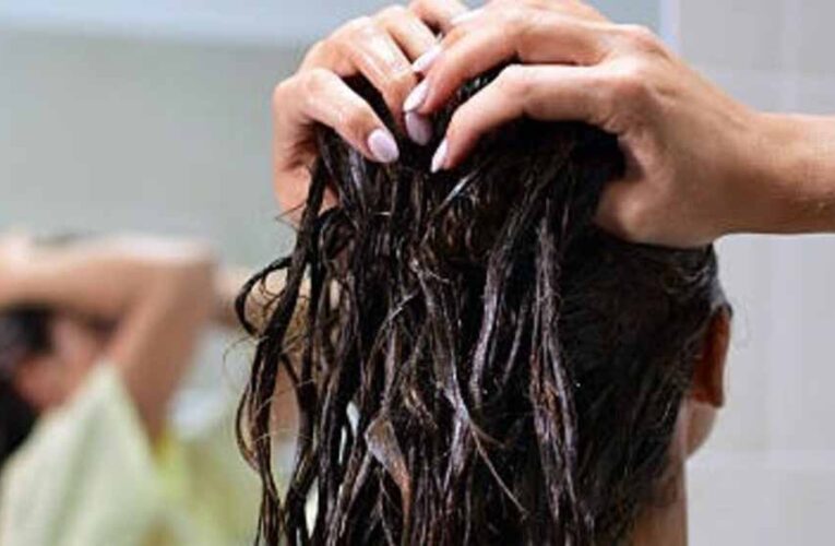 चिपचिपे बालों से छुटकारा: ट्राई करें ये होममेड हेयर मास्क, बाल बनेंगे सॉफ्ट और शाइनी