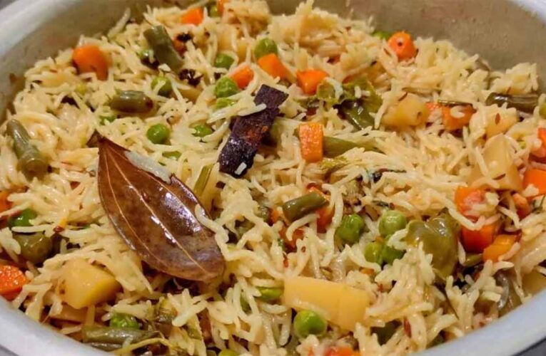 रेस्टोरेंट जैसा स्वाद घर पर: मिनटों में बनाएं मिक्स वेज फ्राइड राइस