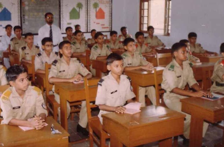 सैनिक स्कूल प्रवेश परीक्षा: आवेदन की कल अंतिम तिथि, जानें न्यूनतम अंक व योग्यता मानदंड