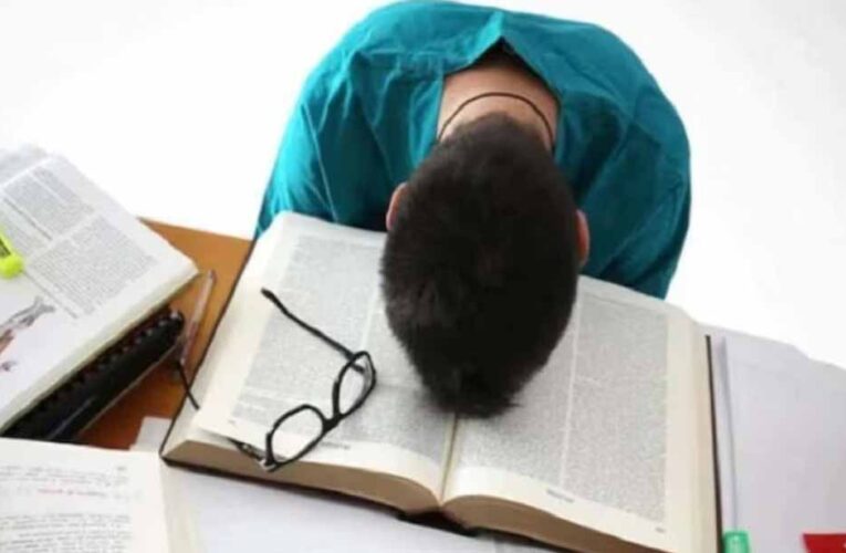 पढ़ाई में मन नहीं लगता? जानिए 10 आसान उपाय जो बढ़ाएँगे आपके मार्क्स!