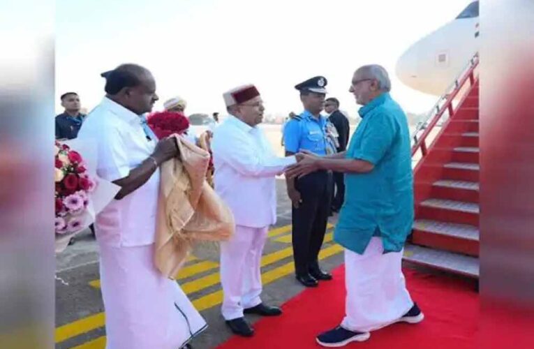 उपराष्ट्रपति सी.पी. राधाकृष्णन बेंगलुरु पहुंचे, राज्यपाल थावर चंद गहलोत ने किया स्वागत