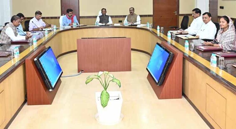 साय कैबिनेट की बैठक शुरू: धान खरीदी सहित कई अहम मुद्दों पर मंथन