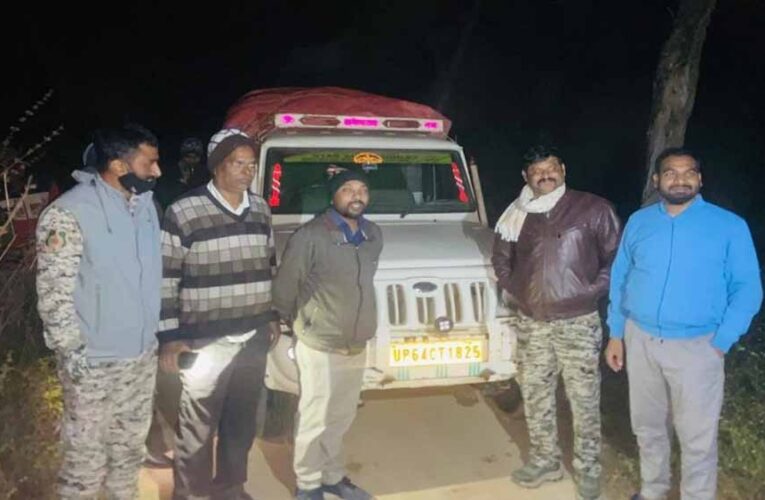 अवैध धान परिवहन पर बड़ी कार्रवाई: यूपी नंबर की 3 पिकअप से 210 बोरी जब्त, मालिक-चालकों पर FIR