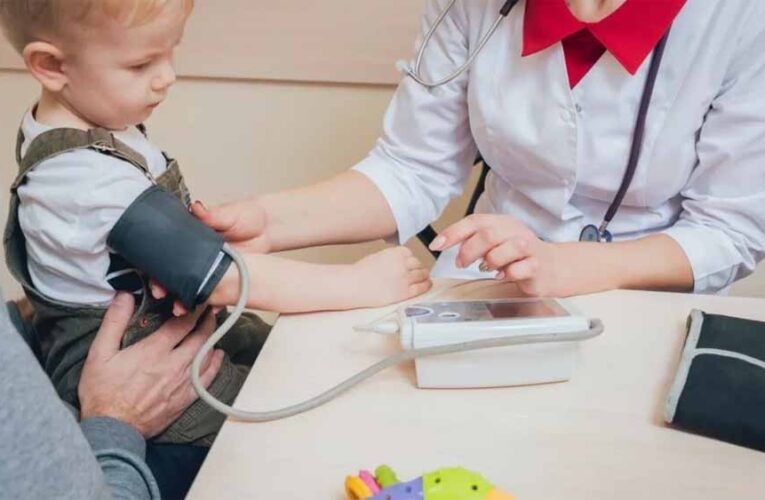 बच्चों में बढ़ रहा है हाई बीपी का खतरा: जानें कारण और बचाव के उपाय