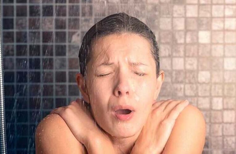 सर्दियों में ठंडे पानी से नहाना: फायदेमंद या नुकसानदायक? जानें पूरा सच