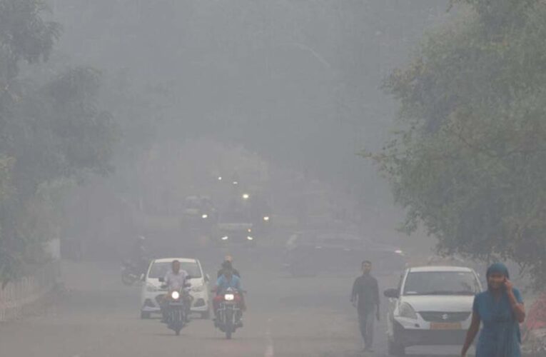 दिल्ली-एनसीआर में हवा और जहरीली: AQI 400 पार, धुंध की चादर से बढ़ी चिंता