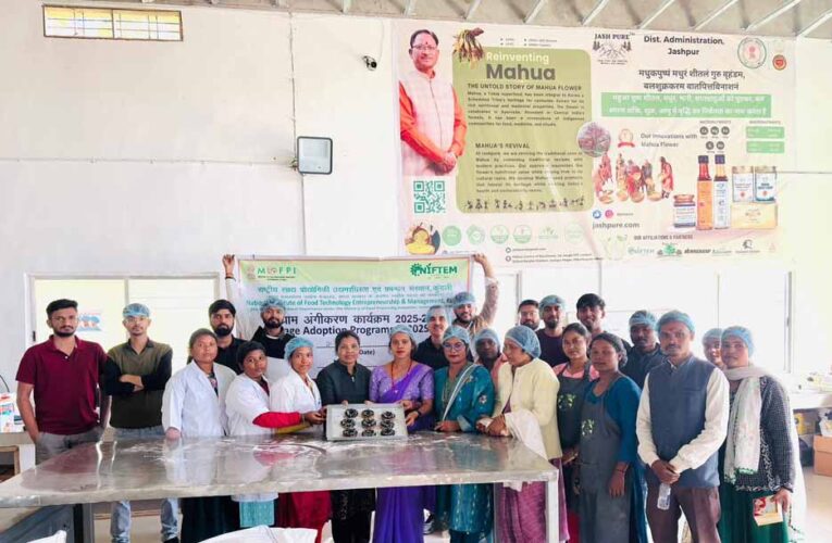 एनआईएफटीईएम ने दिया मोटे अनाज से बेकरी उत्पाद निर्माण का जशपुर में प्रशिक्षण