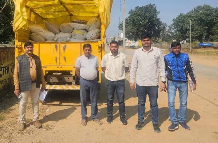 अवैध रूप से भंडारित 75 बोरी धान जब्त