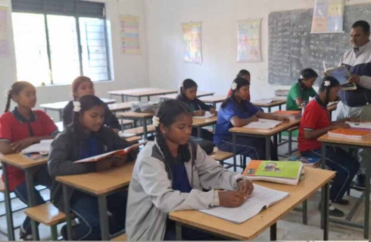 आखिर पहुंची उम्मीद की रोशनी: पतुरियाडाँड़ हाई स्कूल में अंग्रेजी व्याख्याता मिलने से छात्रों के सपनों को मिली नई उड़ान