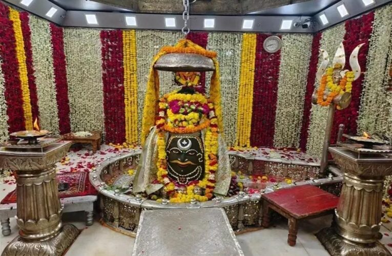 उज्जैन के छात्रों का अनोखा स्टार्टअप: बाबा महाकाल के फूलों से बना रहे इको-फ्रेंडली प्रोडक्ट्स