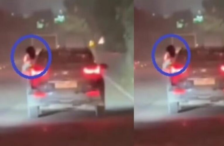 सड़क पर अश्लील स्टंट: चलती कार से लड़की ने किया ऐसा हंगामा, कपड़े उतार कर सफर