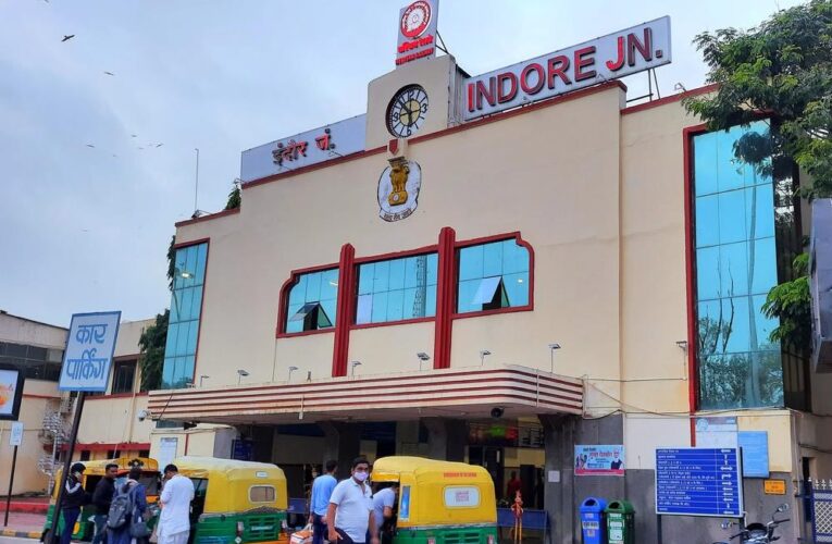 इंदौर स्टेशन पर भरोसेमंद सवारी, QR कोड से मिलेगा ऑटो-रिक्शा ड्राइवर का डेटा