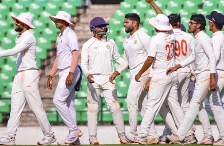 रणजी ट्रॉफी में जम्मू-कश्मीर का इतिहास रचाया, 65 साल में पहली बार दिल्ली को हराया