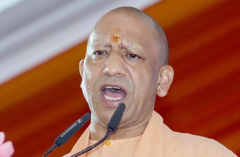 बाराबंकी में CM योगी का बयान: ‘रहेंगे-खाएंगे हिंदुस्तान में, वंदे मातरम बोलने में…’