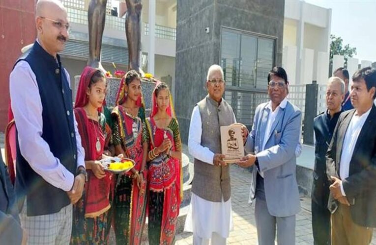 राज्यपाल  पटेल ने गुजरात के बिरसा मुंडा जनजातीय विश्वविद्यालय राजपीपला का किया भ्रमण