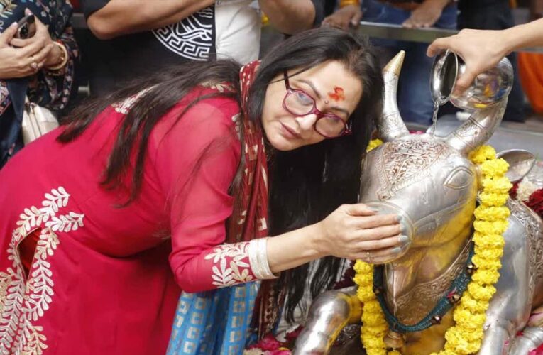 जया प्रदा महाकाल मंदिर में पहुंचीं, धर्मेंद्र की लंबी उम्र और अच्छी सेहत की मांगी कामना