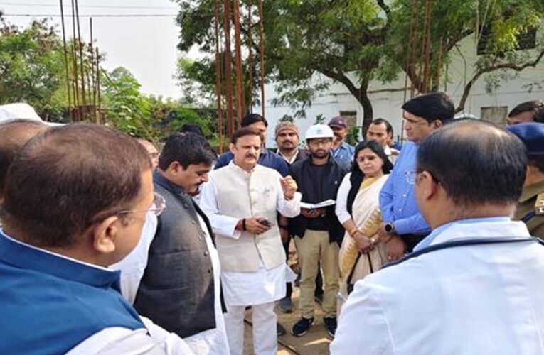 उप मुख्यमंत्री ने जिला चिकित्सालय मऊगंज का किया निरीक्षण