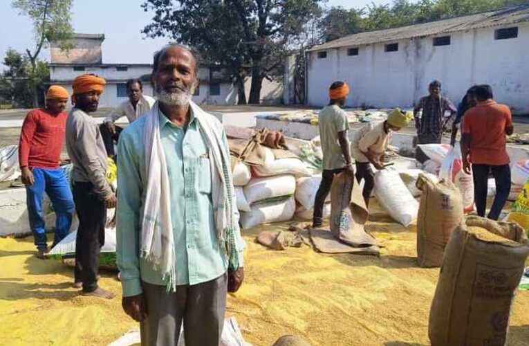 रायपुर : 3100 रुपये प्रति क्विंटल के समर्थन मूल्य पर धान खरीदी ने लौटाई किसानों की मुस्कान