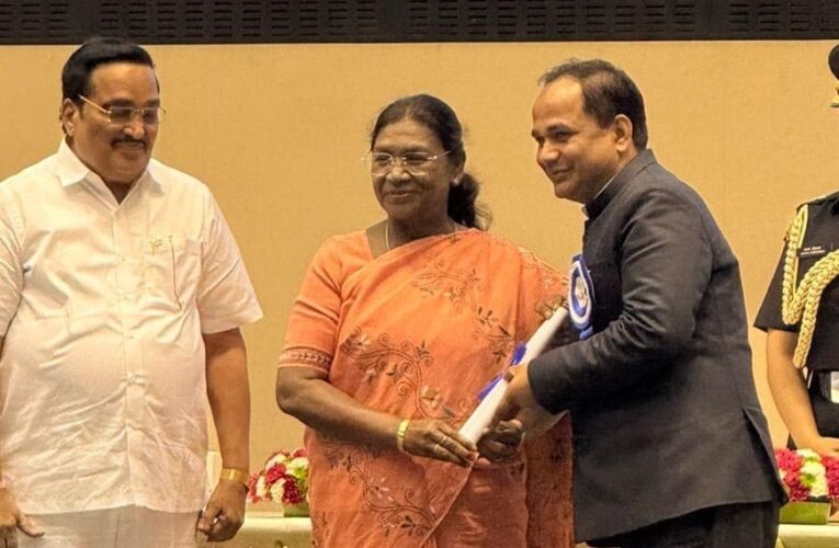 रायपुर : छत्तीसगढ़ के दो जिलों को जल संरक्षण के क्षेत्र में उल्लेखनीय कार्य के लिए राष्ट्रीय स्तर पर मिला सम्मान