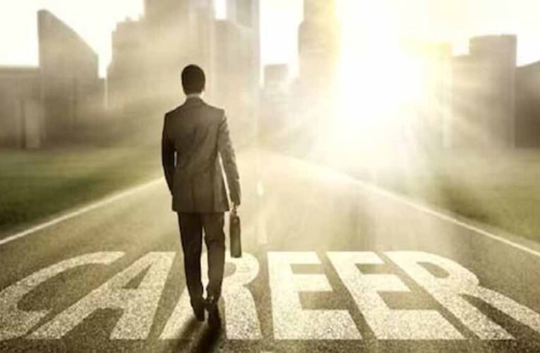 कैरियर बदलने से पहले बरतें सावधानी, सोच-समझकर उठाएँ कदम