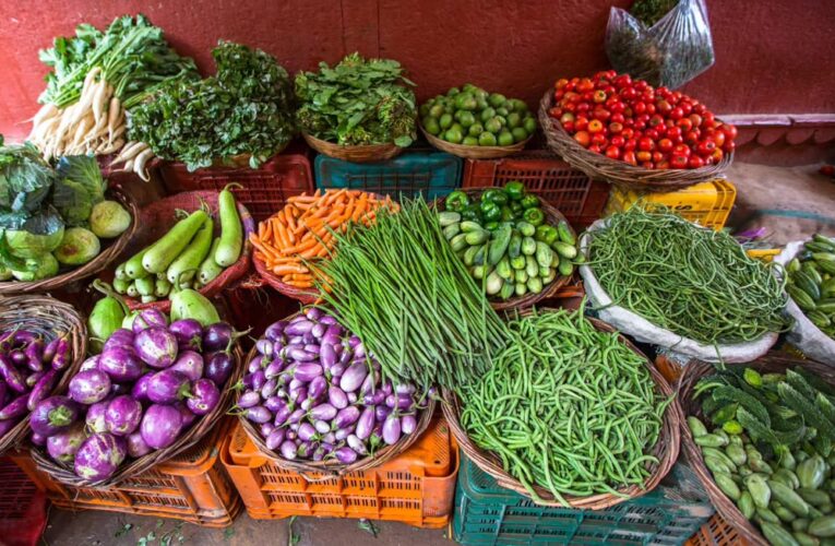 भोपाल में सब्जियों के दाम आसमान पर, टमाटर-मटर की कीमतें एक हफ्ते में तीन गुना बढ़ीं