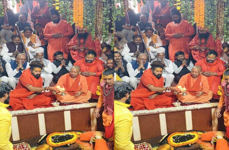 सीएम योगी ने किया मां गंगा का पूजन, बड़े हनुमान के चरणों में झुकाया शीश