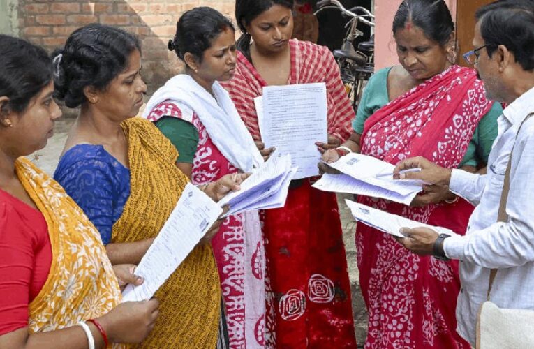 बंगाल में चौंकाने वाला खेल: इस जिले में वोटर 105% बढ़े, ममता बनर्जी क्यों हुईं SIR से बेचैन?