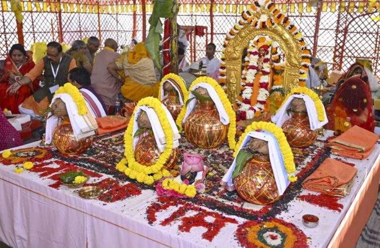 राम मंदिर धर्म ध्वज समारोह: अयोध्या में 100 टन फूलों से सजी भव्य सजावट