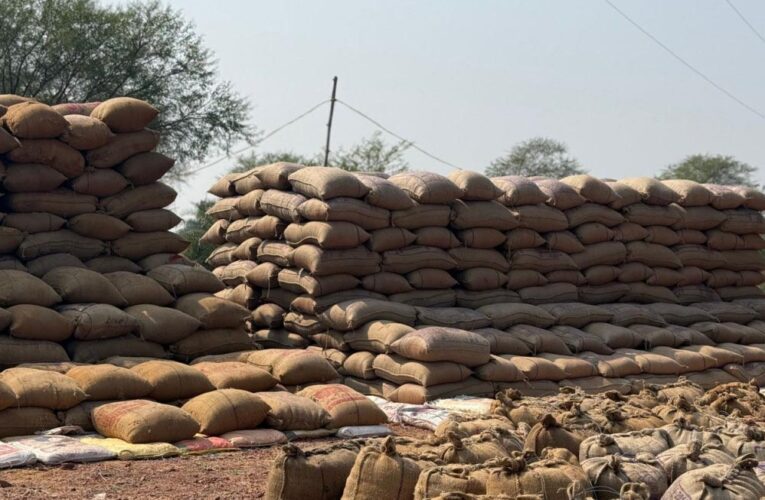 रायपुर : 17 व्यापारियों से 13 लाख रूपए का 622 क्विंटल पुराना धान जब्त