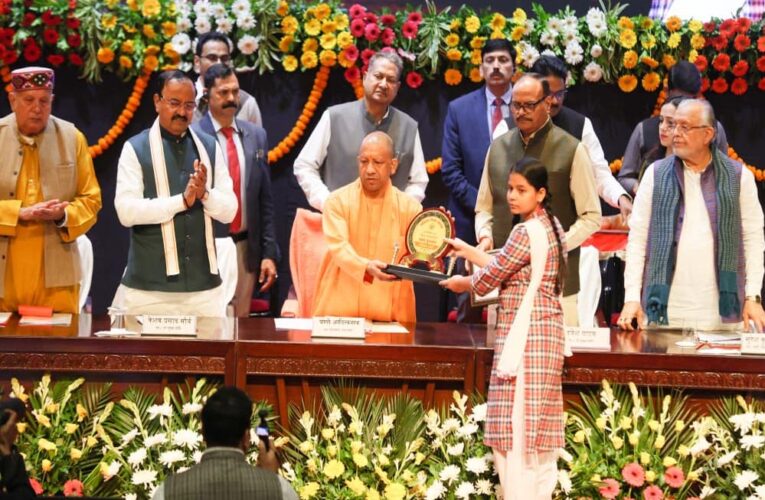 हमारा संविधान दुनिया का सबसे बड़ा और भारत की अनेकता को एकता में जोड़ने वाला हैः मुख्यमंत्री योगी आदित्यनाथ