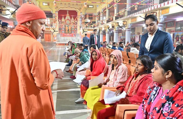 बिना चिंता कराएं इलाज, सरकार करेगी भरपूर आर्थिक मदद : मुख्यमंत्री योगी आदित्यनाथ