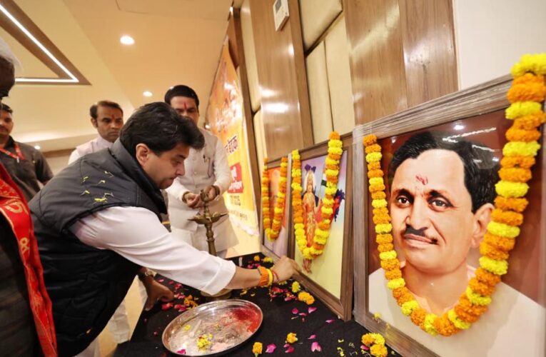 केंद्रीय मंत्री सिंधिया ने कार्यकर्ताओं से की बैठक, बोले—‘अब मेरी गाड़ी में मंडल अध्यक्ष और आम कार्यकर्ता भी बैठेंगे’