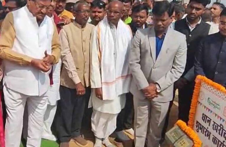 छत्तीसगढ़ में धान खरीदी शुरू: खाद्य मंत्री बघेल ने पूजा-अर्चना कर दी प्रक्रिया को हरी झंडी