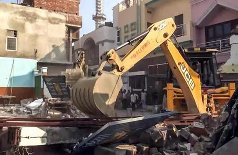 महाकाल मंदिर के रास्ते पर बड़ी कार्रवाई: मुस्लिम बाहुल्य क्षेत्र में 12 अवैध मकान बुलडोजर से गिराए गए
