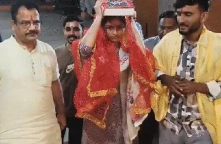 खंडवा में रुखसार ने हिंदू युवक से रचाई शादी, बोली- बचपन से सनातन धर्म में था सम्मान