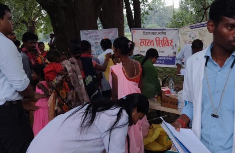 बीजापुर में विकास की दस्तकः धुर माओवाद प्रभावित क्षेत्र के सात गांवों में पहली बार लगा मेगा हेल्थ कैंप