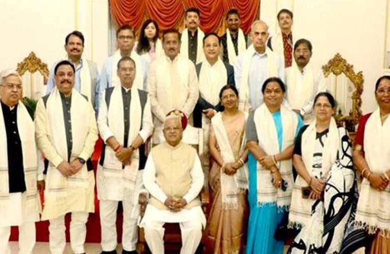 राज्यपाल  पटेल से अनुसूचित जाति, जनजाति कल्याण संबंधी संसदीय समिति ने की सौजन्य भेंट