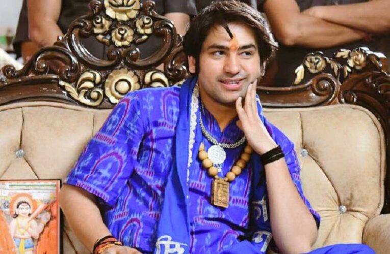 पदयात्रा के दौरान धीरेंद्र कृष्ण शास्त्री ने किया जोरदार ऐलान – तब तक रुकेंगे नहीं जब तक भारत हिंदू राष्ट्र न बने