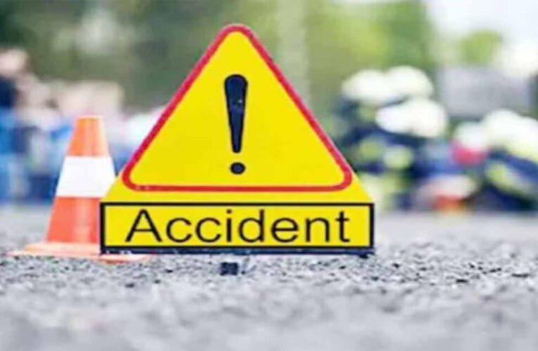 कैप्सूल वाहन की टक्कर से छात्र की मौत, परिजन और ग्रामीणों ने किया चक्काजाम