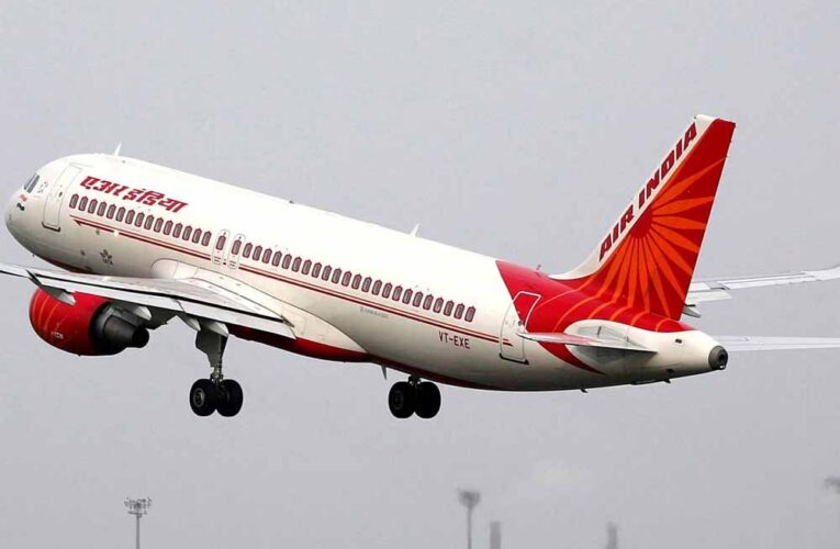 मुंबई-लंदन एयर इंडिया फ्लाइट में तकनीकी खराबी, घंटों फंसे यात्री