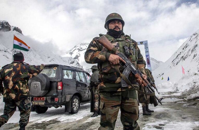 पाकिस्तान बॉर्डर पर तनाव, एलओसी पर भारी फौज तैनात, सेना हाई अलर्ट पर