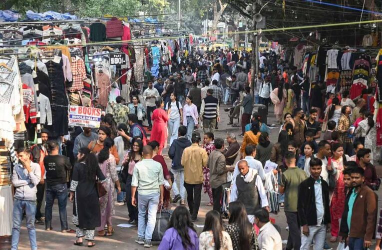 शहरों में सिमट रही दुनिया: अब 80% आबादी छोड़ रही गांवों की ओर रुख