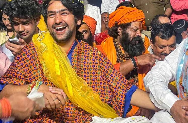 वृंदावन में सम्पन्न हुई ‘सनातन हिंदू एकता पदयात्रा’, धीरेंद्र शास्त्री ने लिए 7 बड़े संकल्प