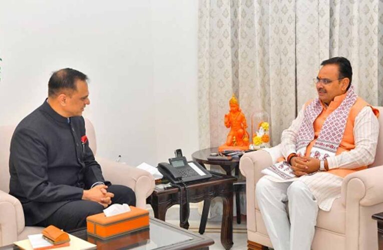 नवनियुक्त मुख्य सचिव वी. श्रीनिवास ने मुख्यमंत्री भजनलाल शर्मा से मुख्यमंत्री निवास पर मुलाकात की