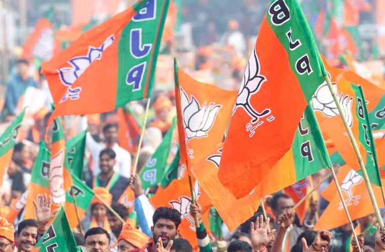 SIR विवाद पर बंगाल में बवाल, BJP कार्यकर्ताओं-BLOs के बीच धक्का-मुक्की और जोरदार नारेबाजी