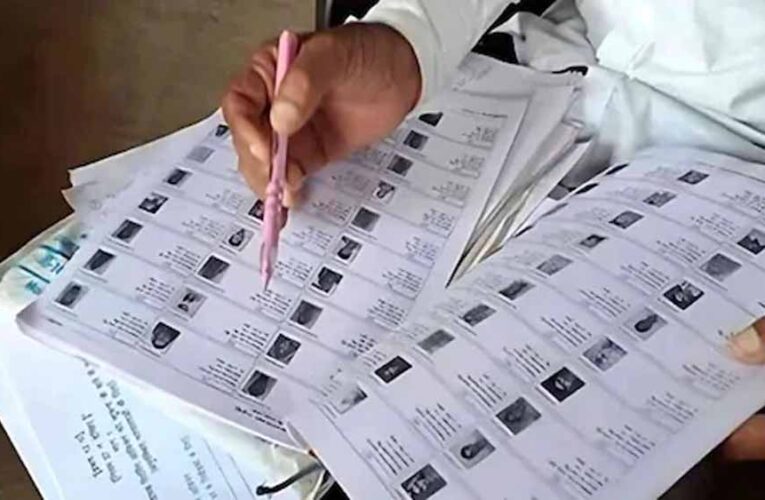 एसआइआर में बड़ा गिफ्ट: BLO को मिलेंगे मूवी के 2-2 फ्री टिकट और ₹500 का वाउचर!