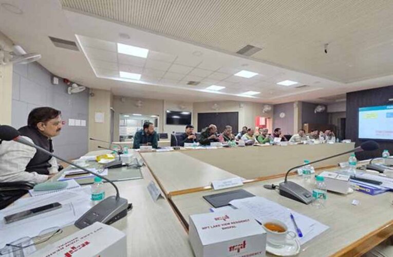 एसआईआर कार्य के लिए प्रत्येक मतदाता के घर अनिवार्य रूप से जाएं बीएलओ